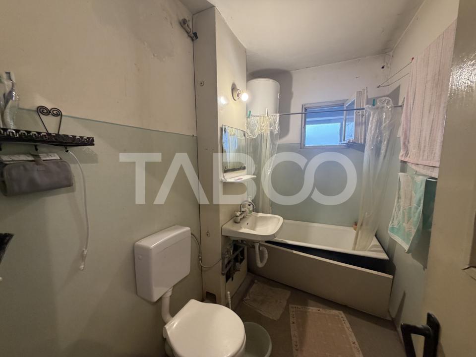 Apartament semidecomandat 4 camere 2 bai etaj 4 zona 1 Decembrie 1918