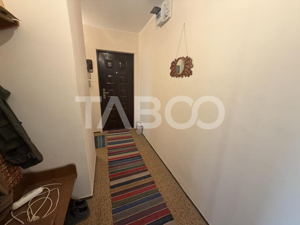 Apartament semidecomandat 4 camere 2 bai etaj 4 zona 1 Decembrie 1918