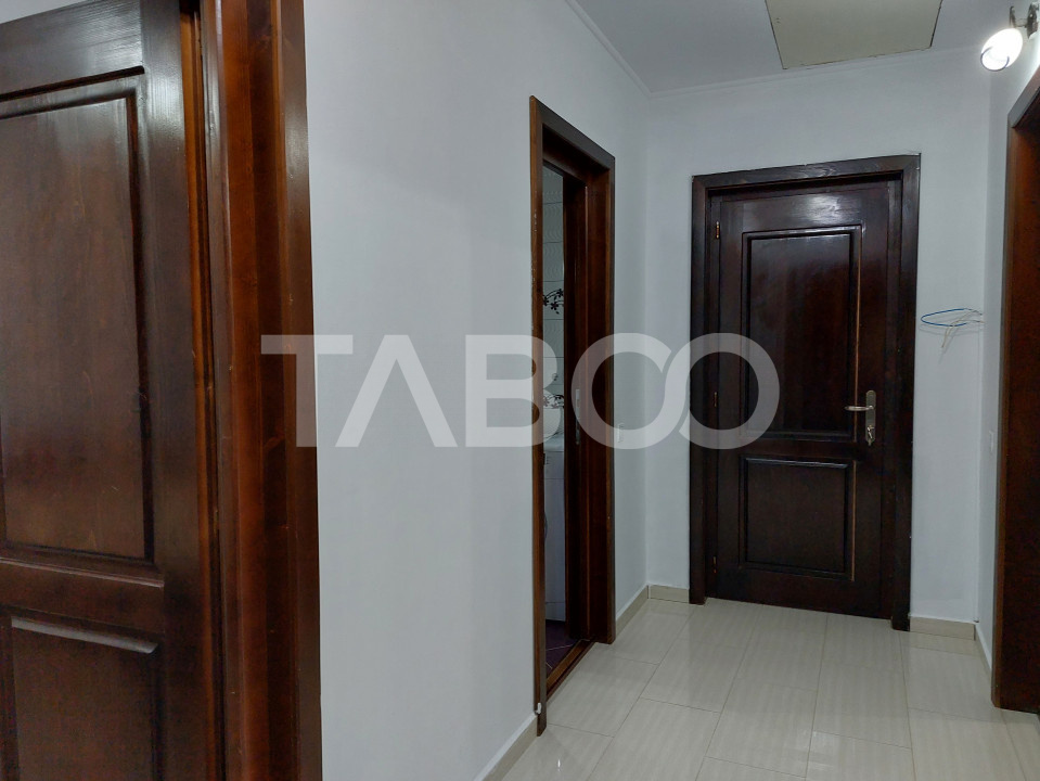 Apartament spatios 2 camere decomandate la VILA loc parcare Selimbar
