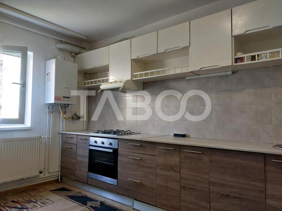 Apartament spatios 2 camere decomandate pivnita zona Dioda Sibiu