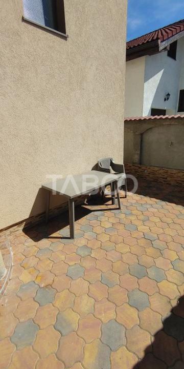 Apartament spatios 2 camere la casa loc parcare in Selimbar 
