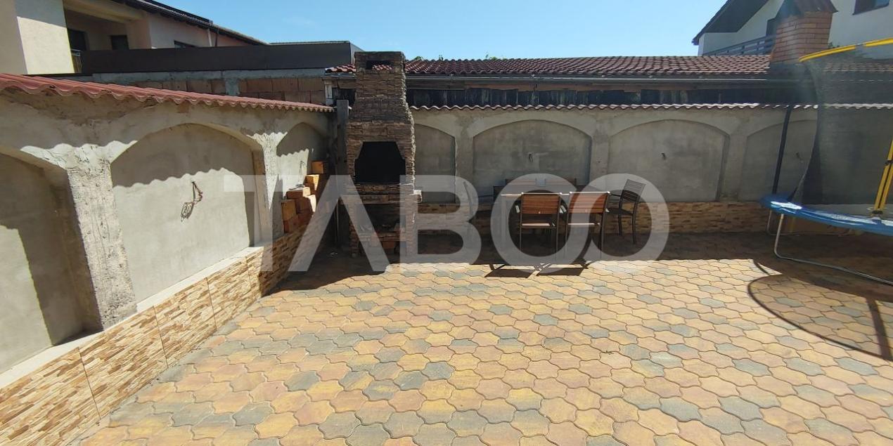 Apartament spatios 2 camere la casa loc parcare in Selimbar 