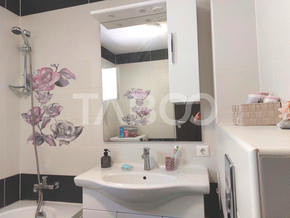 Apartament spatios 3 camere 2 bai etaj 2 balcon loc parcare Selimbar