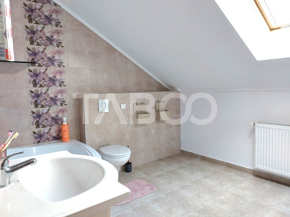 Apartament spatios 3 camere 2 bai etaj 2 balcon loc parcare Selimbar