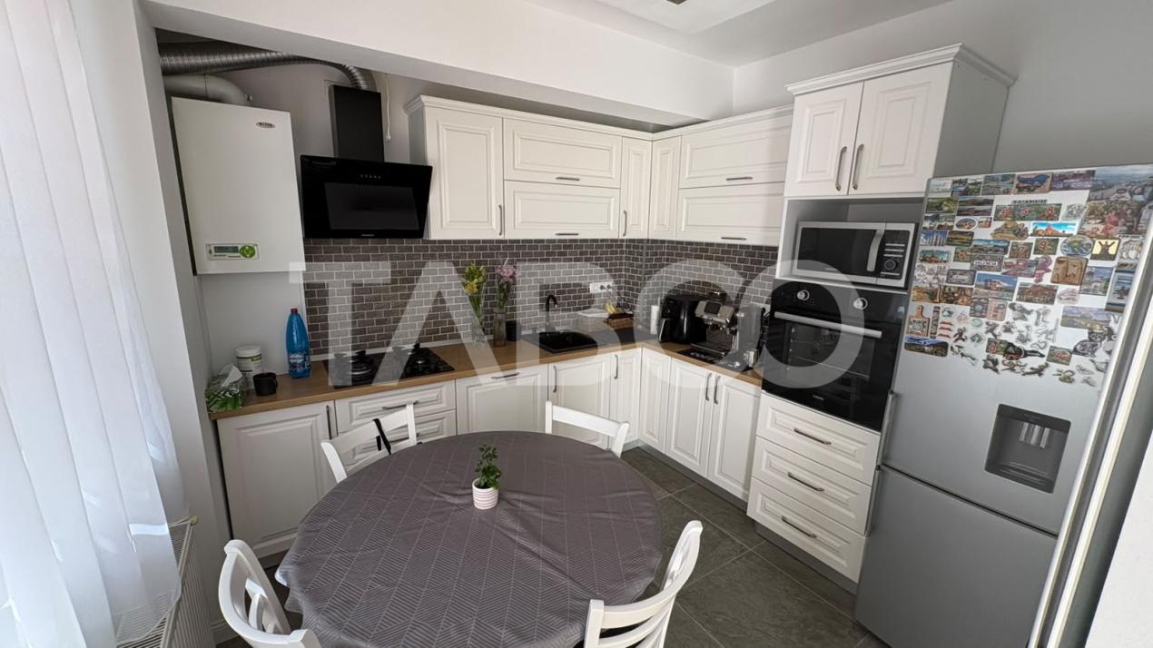 Apartament spatios 78 mp cu 3 camere si balcon 9 mp in zona Turnisor