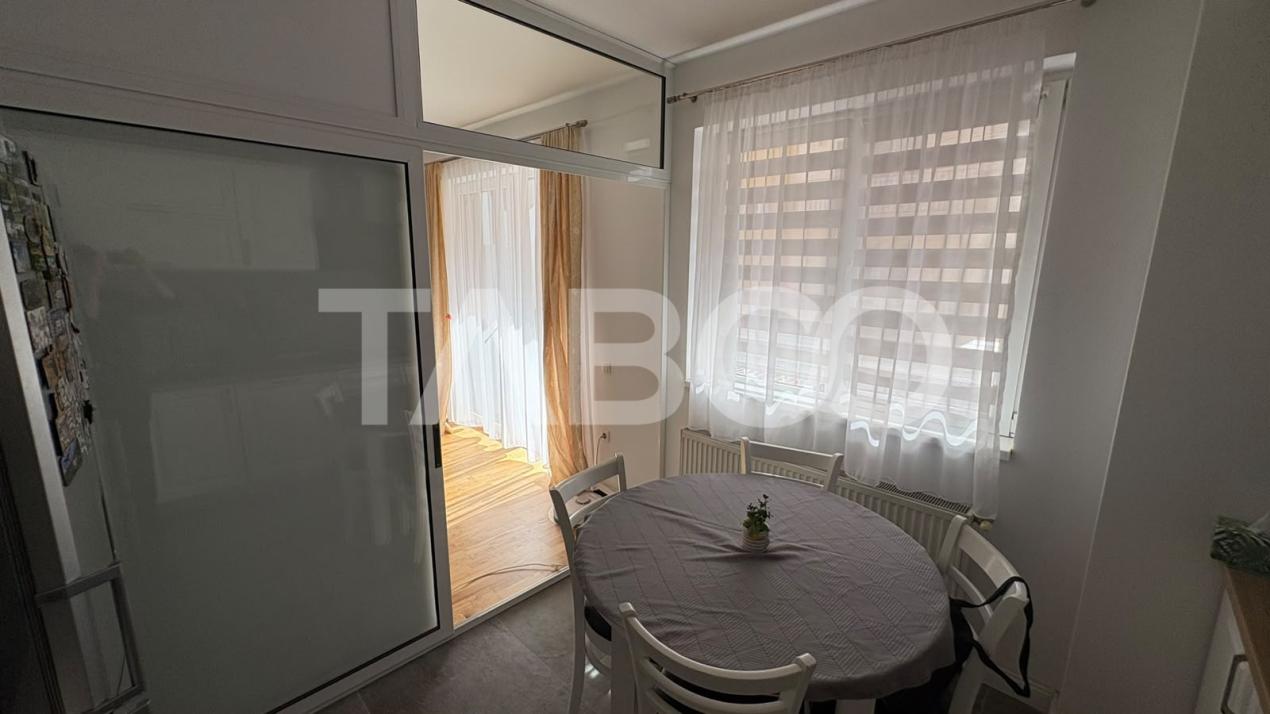 Apartament spatios 78 mp cu 3 camere si balcon 9 mp in zona Turnisor