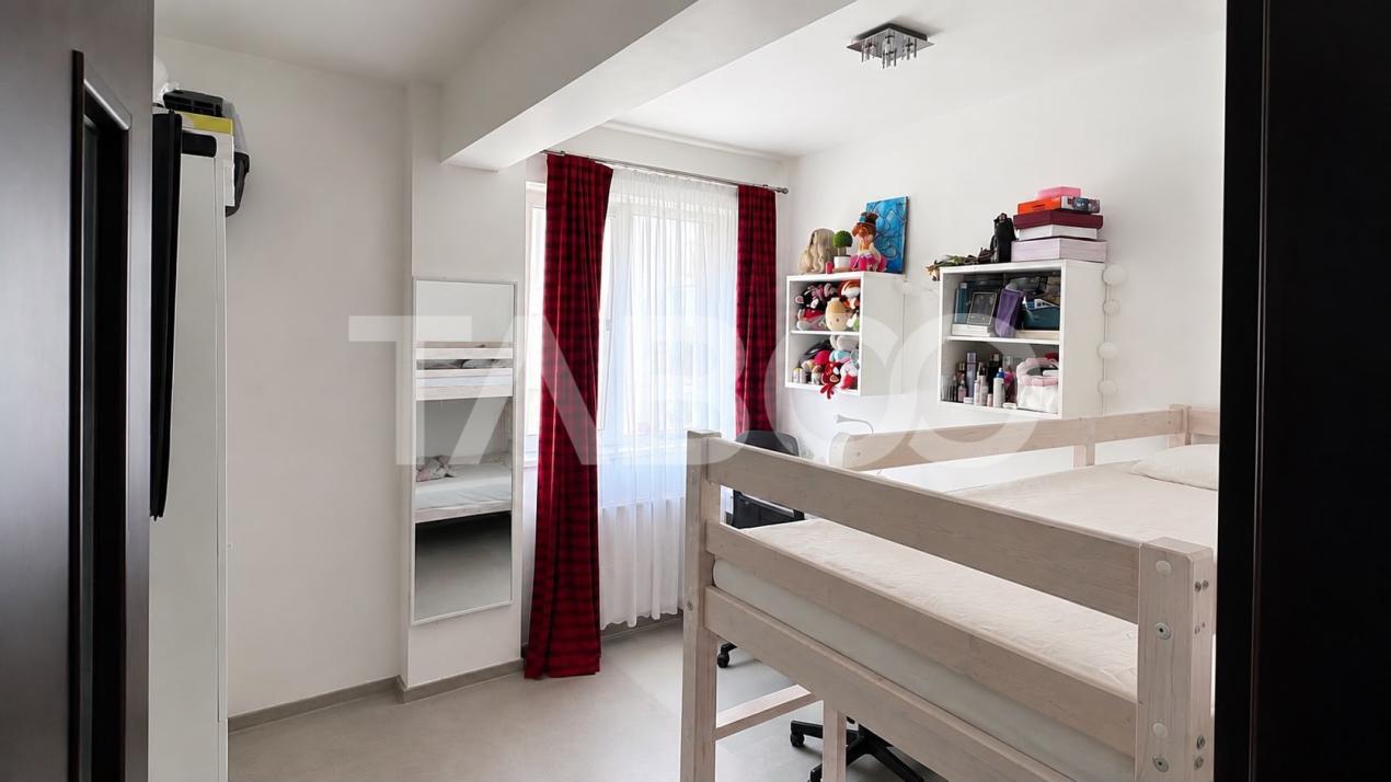 Apartament spatios 78 mp cu 3 camere si balcon 9 mp in zona Turnisor