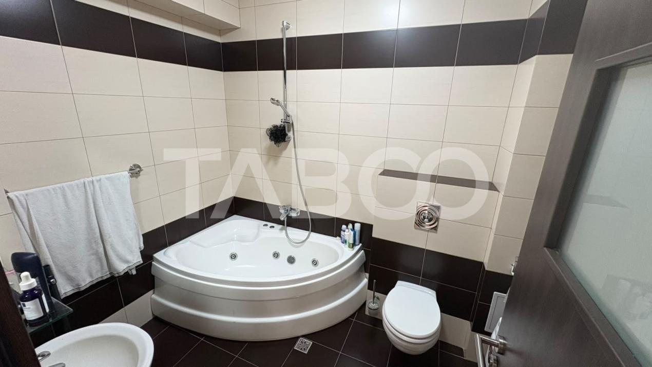 Apartament spatios 78 mp cu 3 camere si balcon 9 mp in zona Turnisor