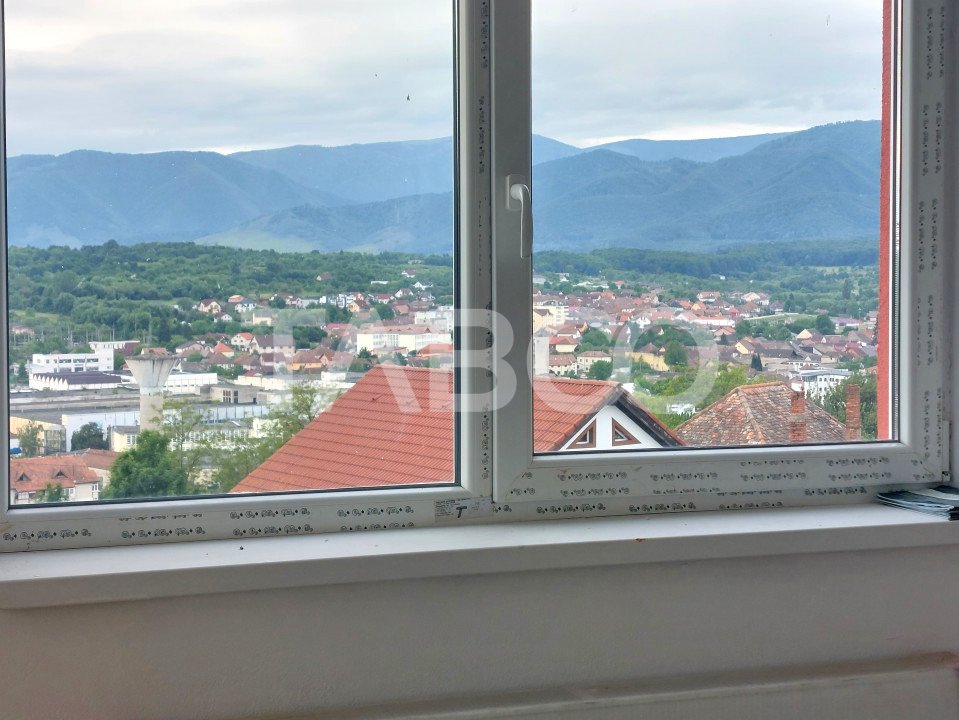 Apartament spatios bloc nou 3 camere  96 mp zona linistita in Cisnadie