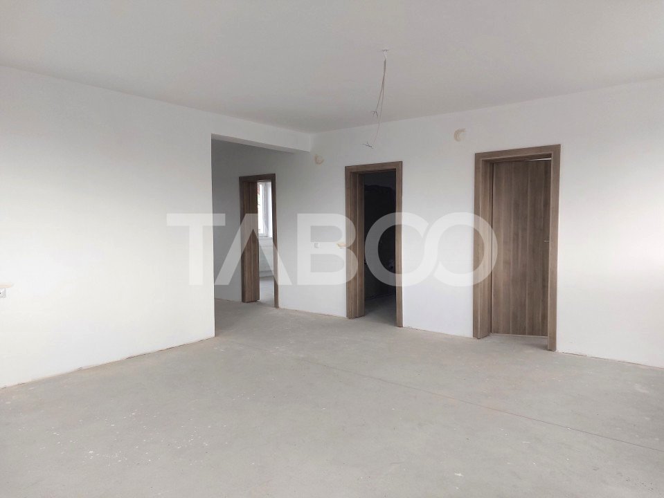 Apartament spatios bloc nou 3 camere  96 mp zona linistita in Cisnadie