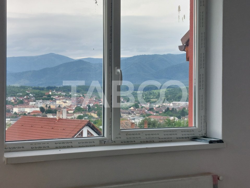 Apartament spatios bloc nou 3 camere  96 mp zona linistita in Cisnadie