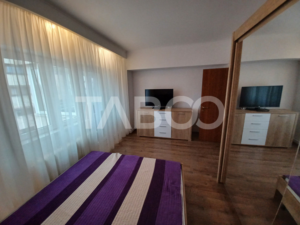 Apartament spatios cu 3 camere si 2 bai plus balcon in zona Central