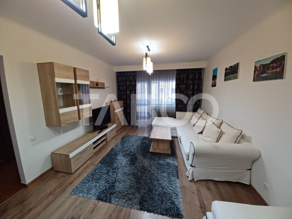 Apartament spatios cu 3 camere si 2 bai plus balcon in zona Central