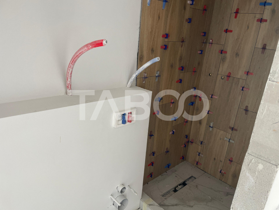 Apartament spatios de vanzare cu 2 camere balcon
