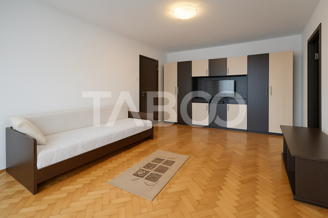 Apartament spatios de vanzare cu 3 camere balcon zona Rahovei
