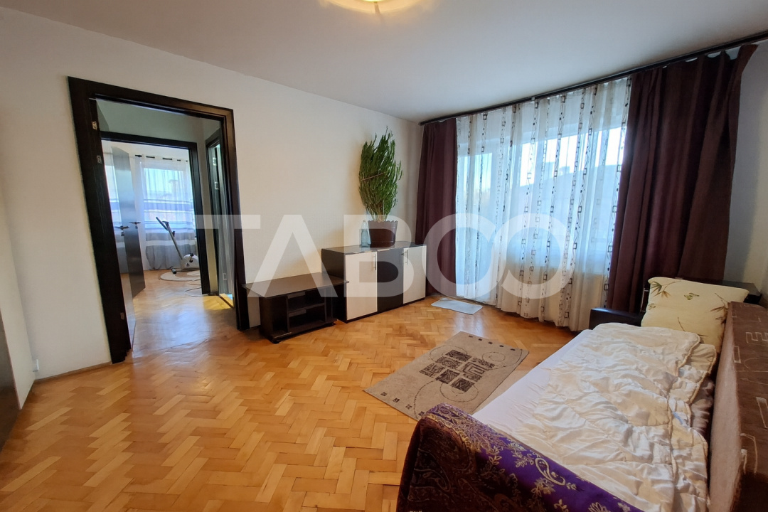 Apartament spatios de vanzare cu 3 camere balcon zona Rahovei