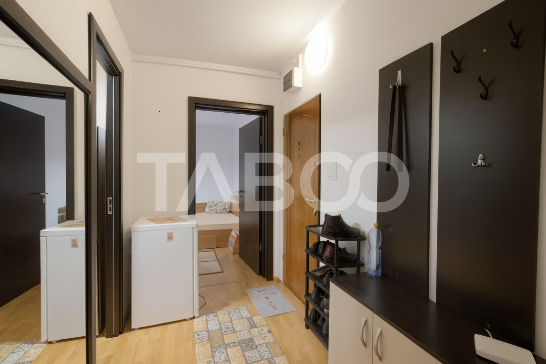 Apartament spatios de vanzare cu 3 camere balcon zona Rahovei