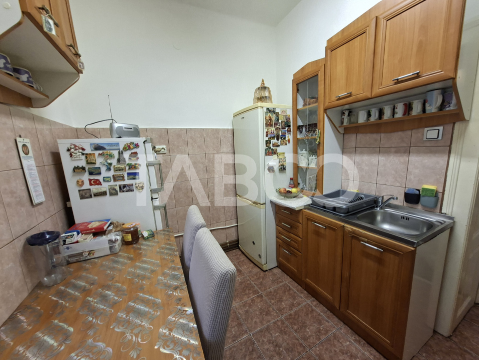 Apartament spatios de vanzare cu 3 camere la etajul 1 in Orasul de Jos