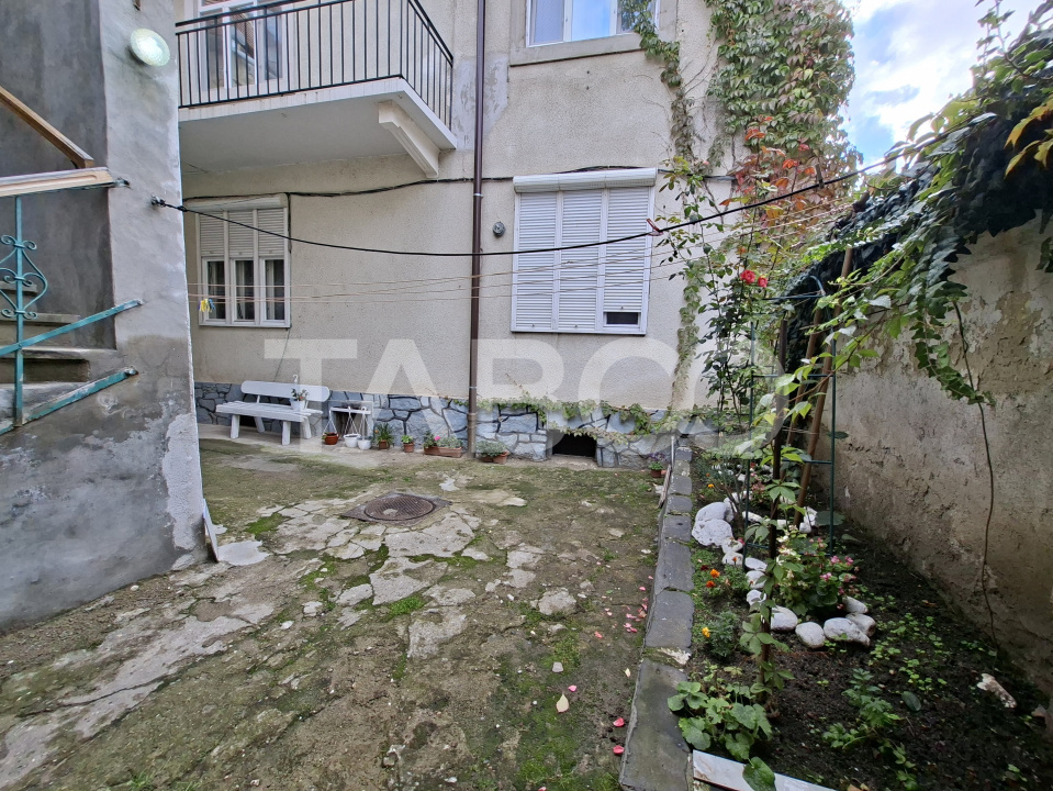 Apartament spatios de vanzare cu 3 camere la etajul 1 in Orasul de Jos