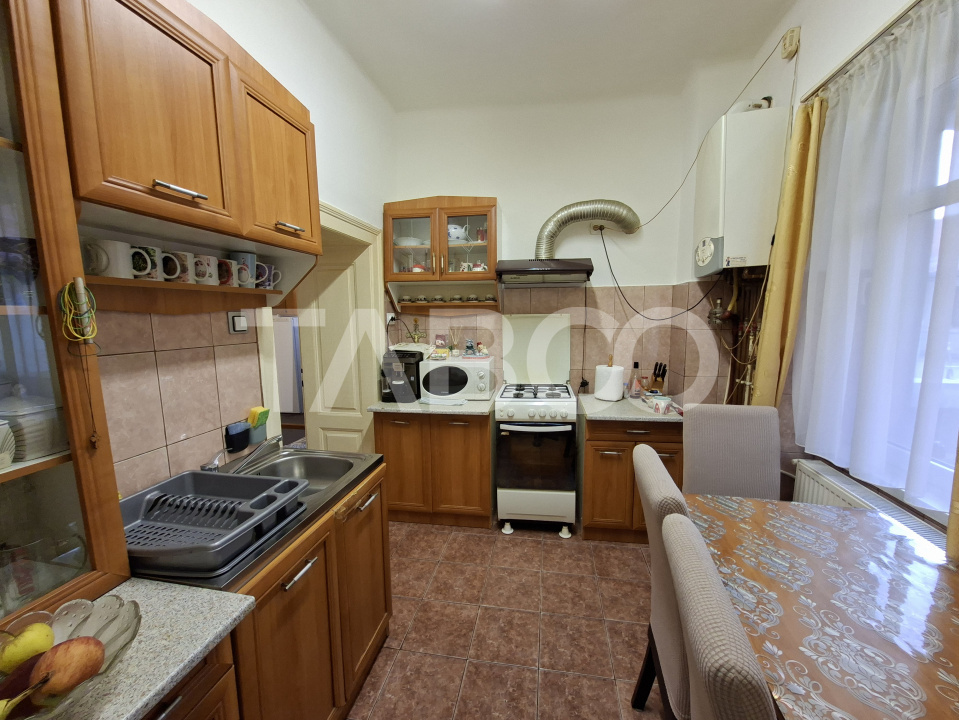 Apartament spatios de vanzare cu 3 camere la etajul 1 in Orasul de Jos