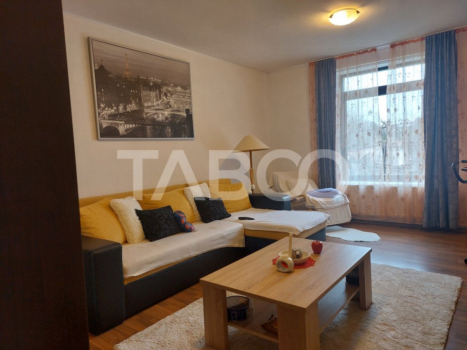 Apartament spatios la casa 3 camere decomandate 80 mp Cisnadie