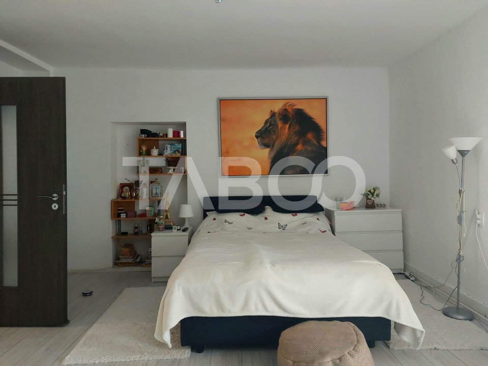 Apartament spatios la casa 3 camere decomandate 80 mp Cisnadie