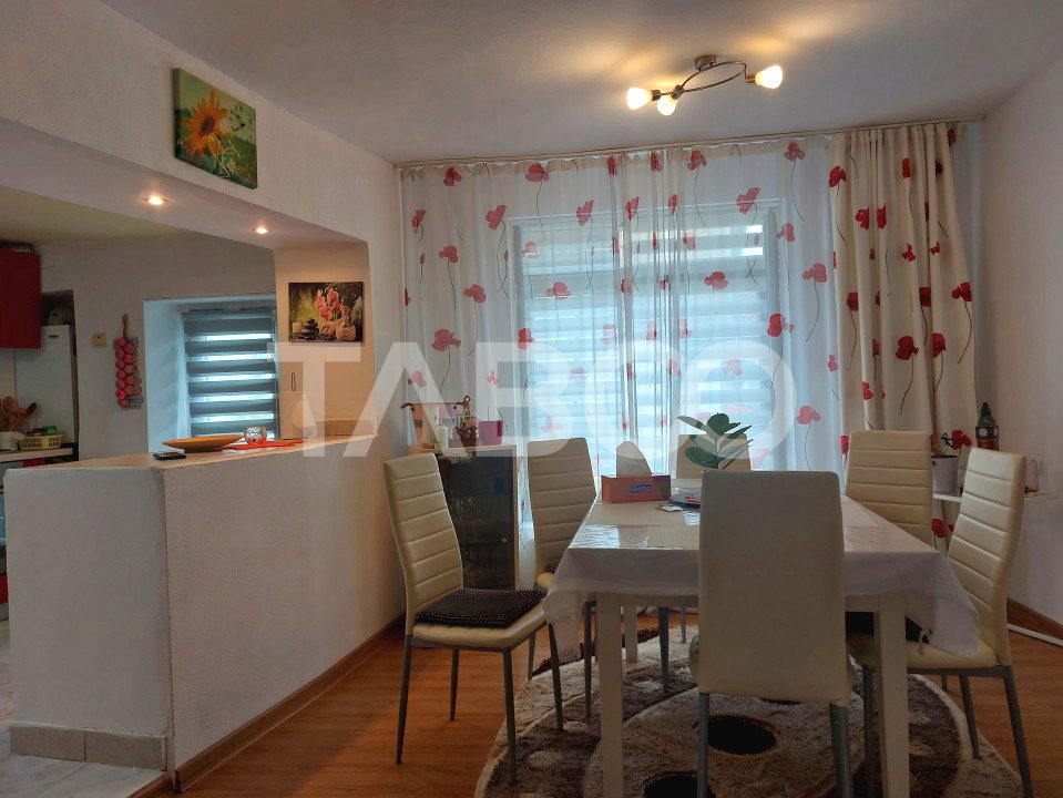 Apartament spatios la casa 3 camere decomandate 80 mp Cisnadie