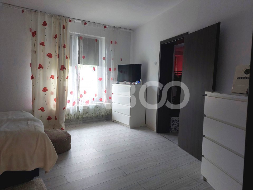 Apartament spatios la casa 3 camere decomandate 80 mp Cisnadie