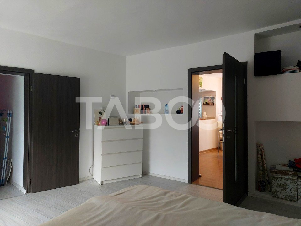 Apartament spatios la casa 3 camere decomandate 80 mp Cisnadie