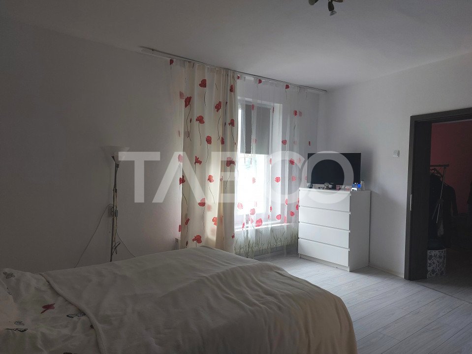 Apartament spatios la casa 3 camere decomandate 80 mp Cisnadie