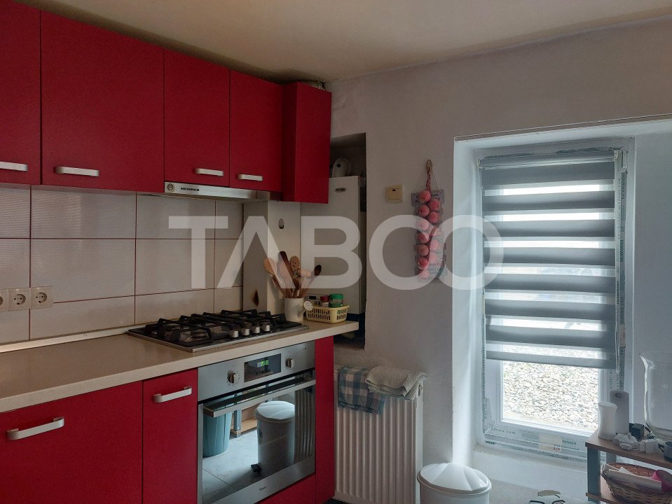 Apartament spatios la casa 3 camere decomandate 80 mp Cisnadie