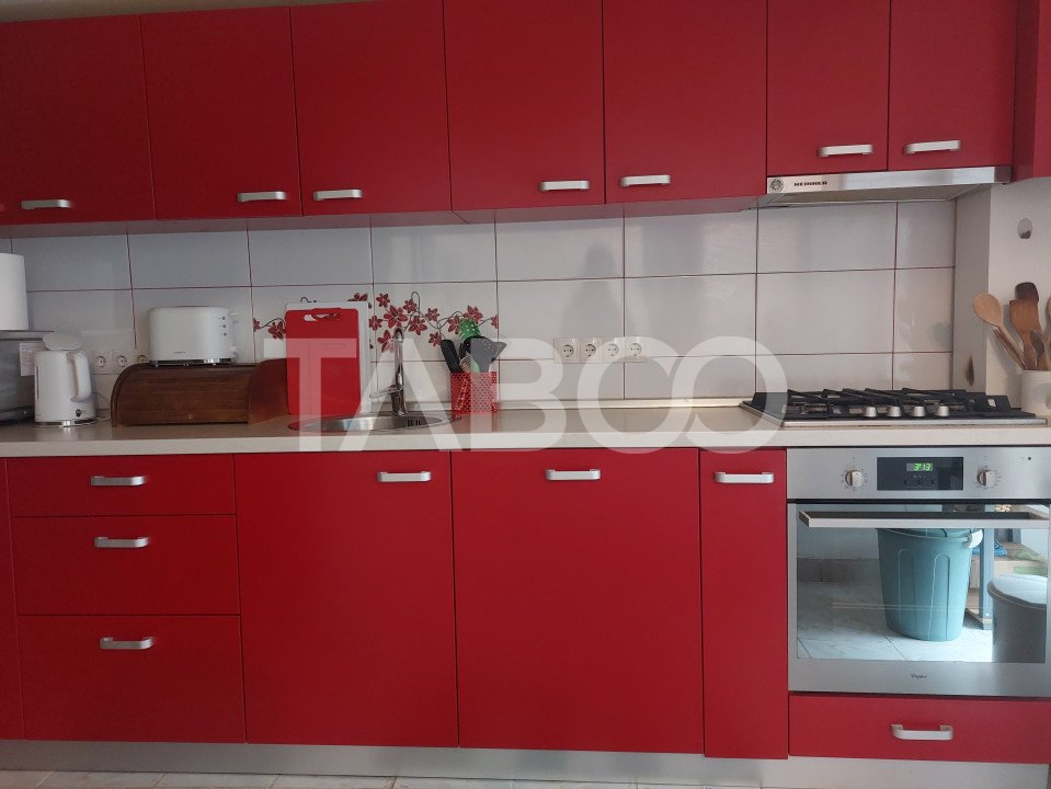 Apartament spatios la casa 3 camere decomandate 80 mp Cisnadie