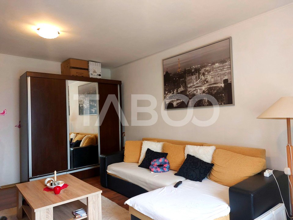 Apartament spatios la casa 3 camere decomandate 80 mp Cisnadie