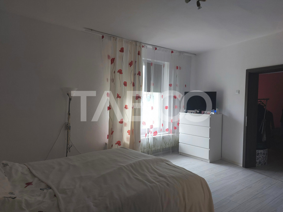 Apartament spatios la casa 3 camere decomandate 80 mp Cisnadie
