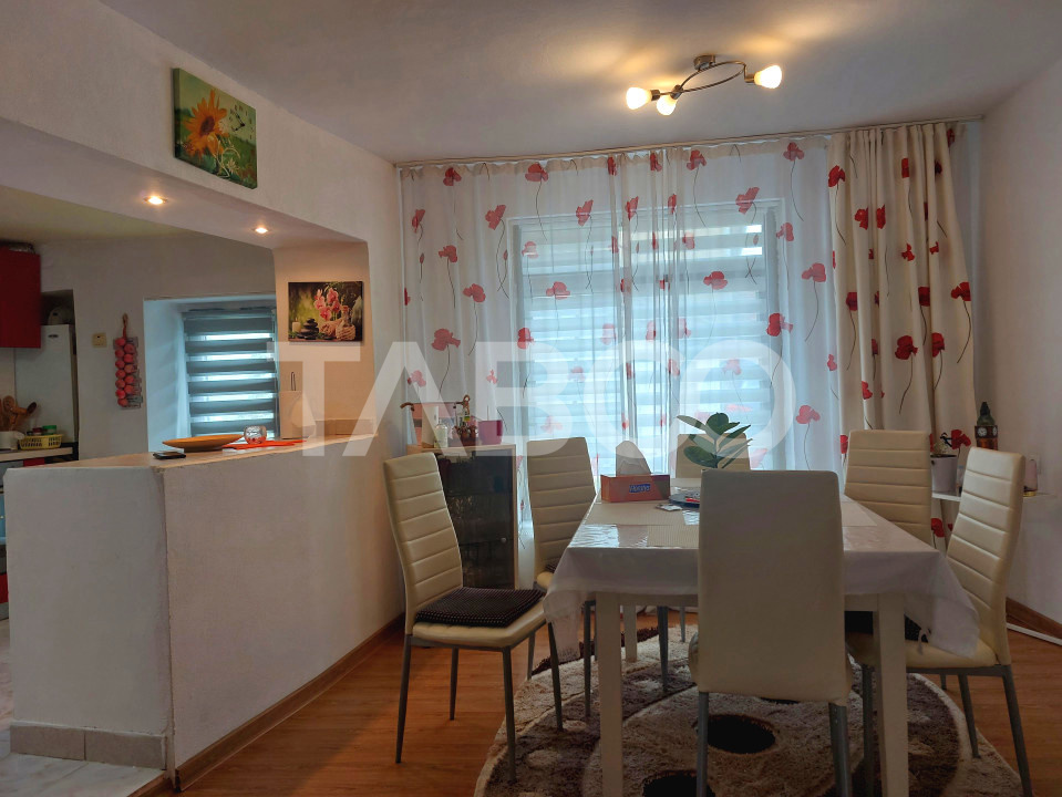 Apartament spatios la casa 3 camere decomandate 80 mp Cisnadie in Cisnadie - Băilor