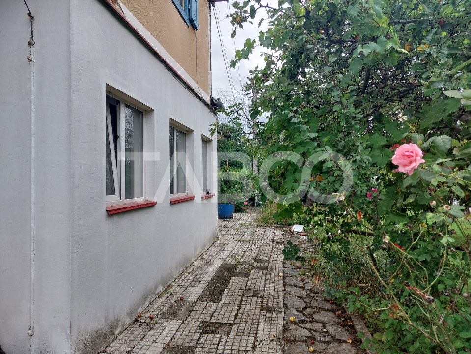 Apartament spatios la casa 82 mp 2 camere strada Livezii Cisnadie