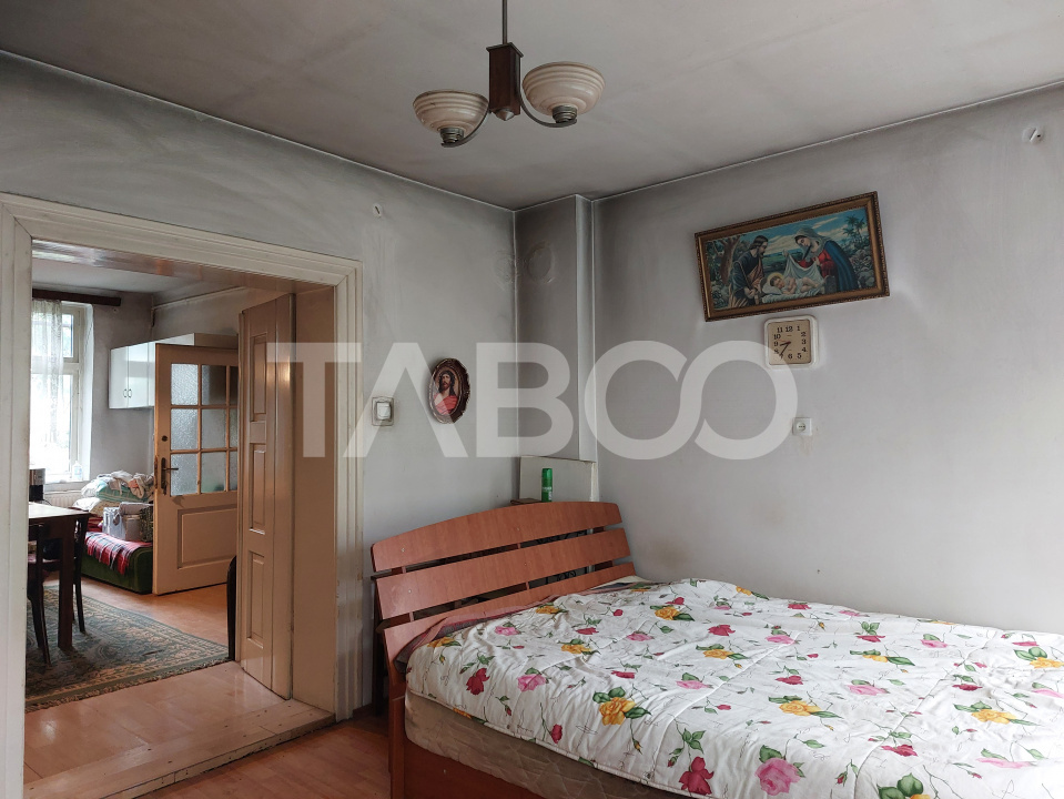 Apartament spatios la casa 82 mp 2 camere strada Livezii Cisnadie