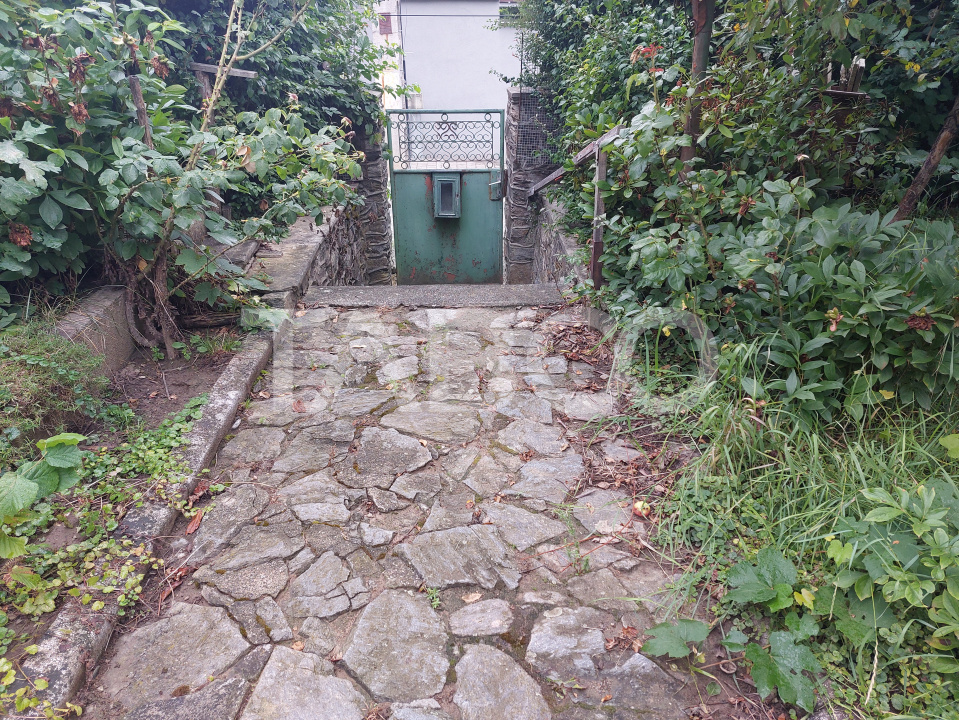 Apartament spatios la casa 82 mp 2 camere strada Livezii Cisnadie