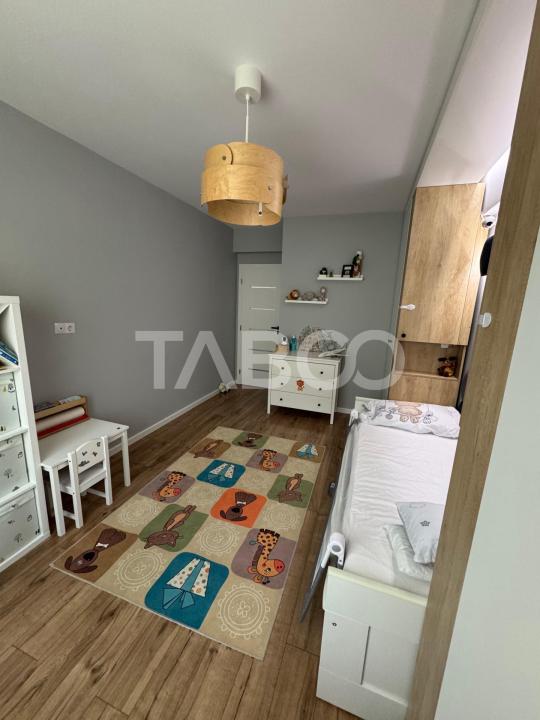 Apartament ultra modern cu balcon si 3 camere utilate si mobilate 