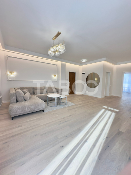 Apartament ultrafinisat tip penthouse de vanzare cu 3 camere Floresti