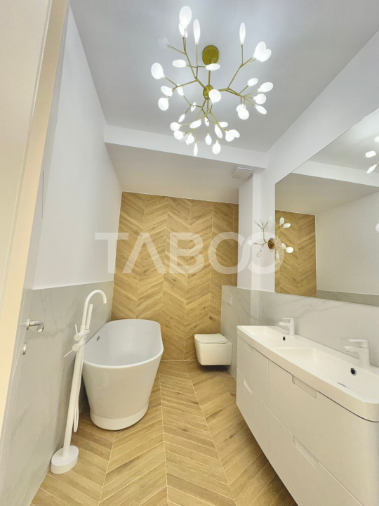 Apartament ultrafinisat tip penthouse de vanzare cu 3 camere Floresti