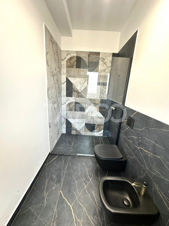 Apartament ultrafinisat tip penthouse de vanzare cu 3 camere Floresti