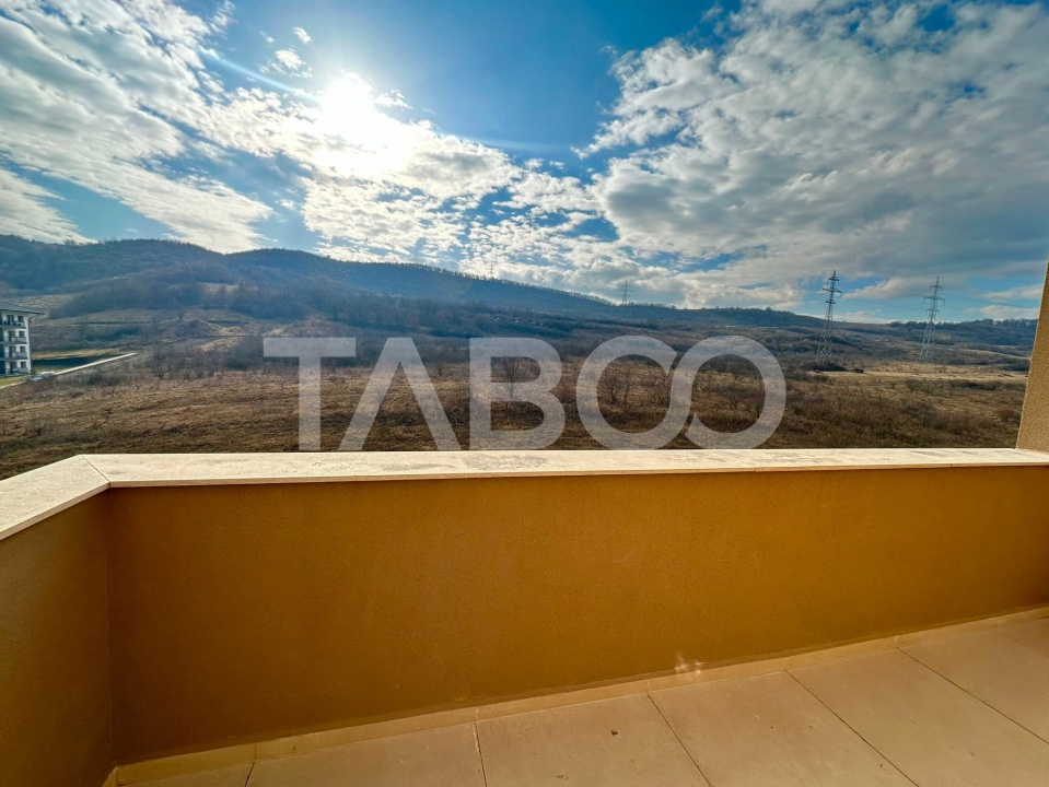 Apartament ultrafinisat tip penthouse de vanzare cu 3 camere Floresti