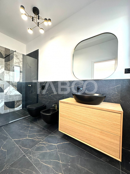 Apartament ultrafinisat tip penthouse de vanzare cu 3 camere Floresti