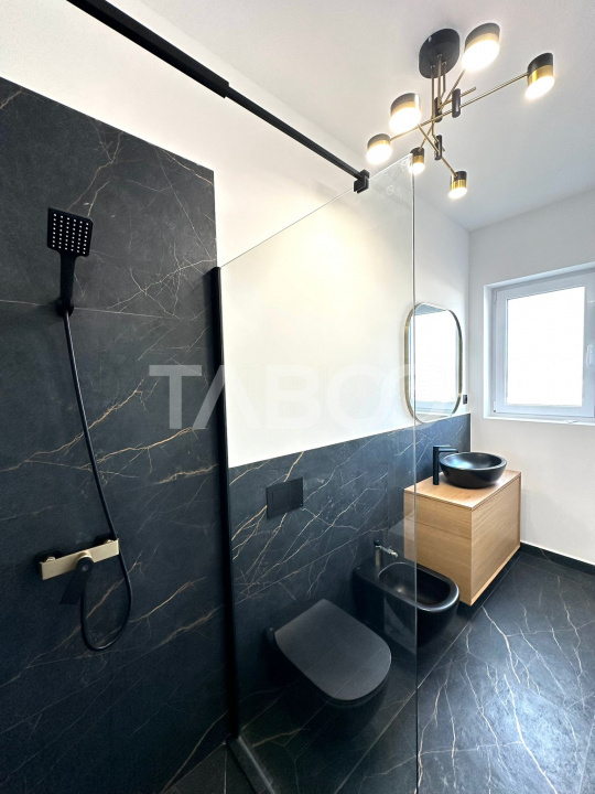 Apartament ultrafinisat tip penthouse de vanzare cu 3 camere Floresti