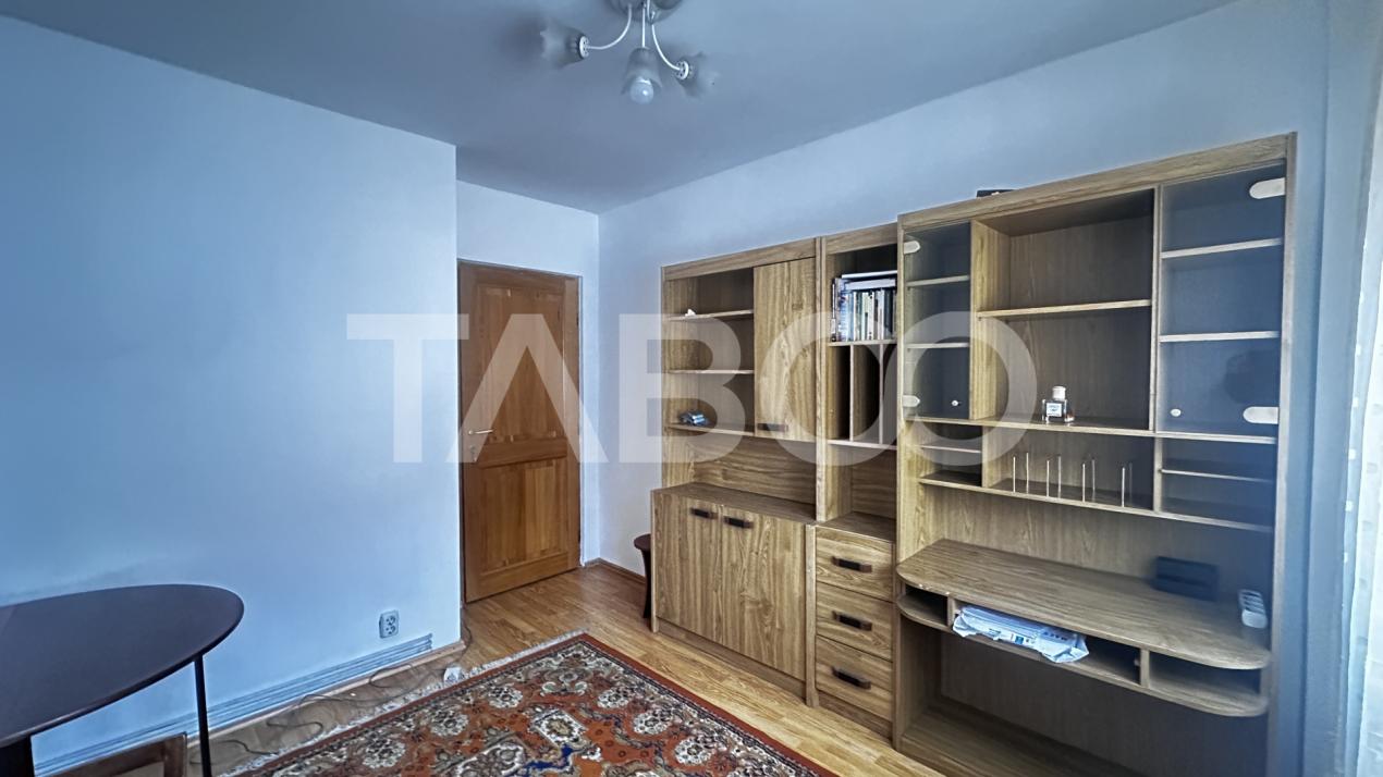 Apartament utilat 4 camere 98 mpu balcon inchis zona Vasile Aaron