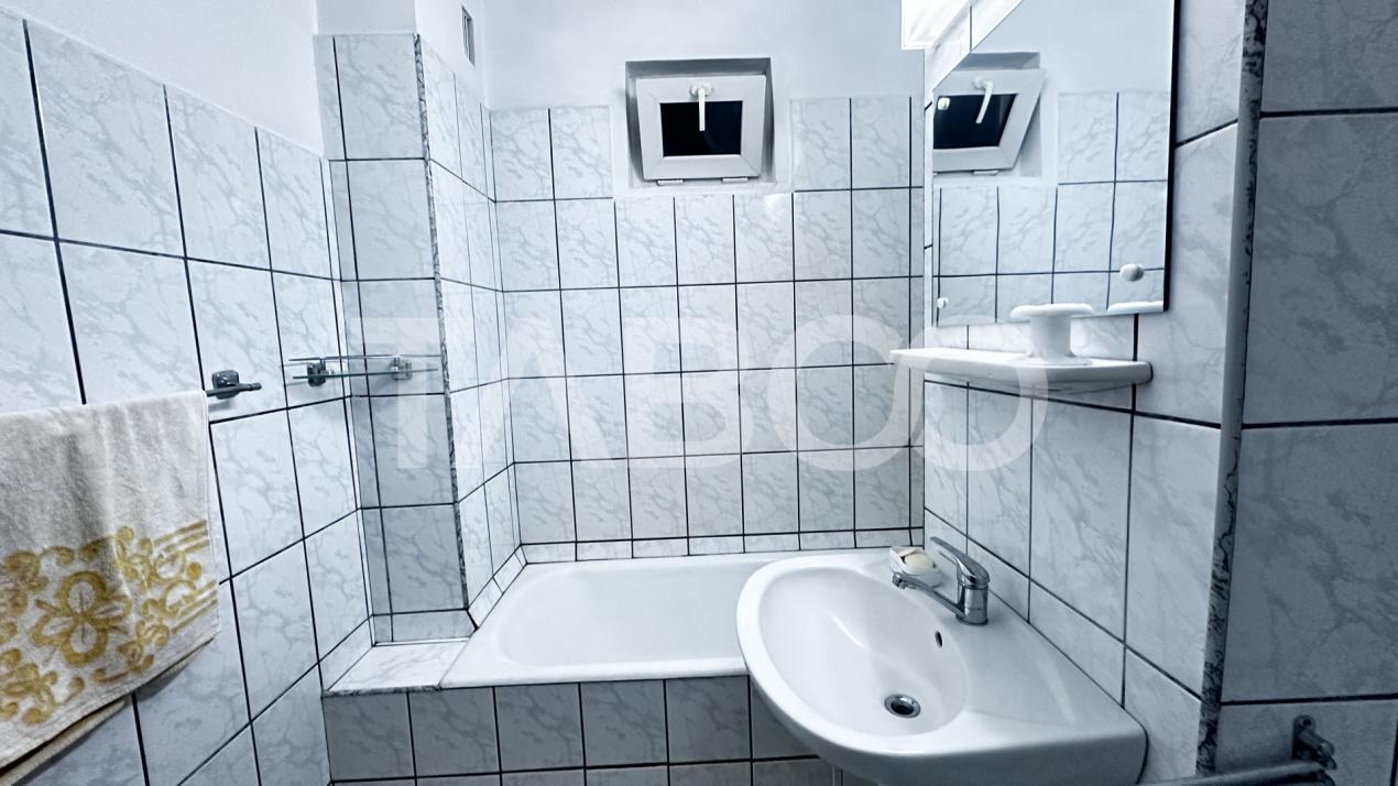 Apartament utilat 4 camere 98 mpu balcon inchis zona Vasile Aaron