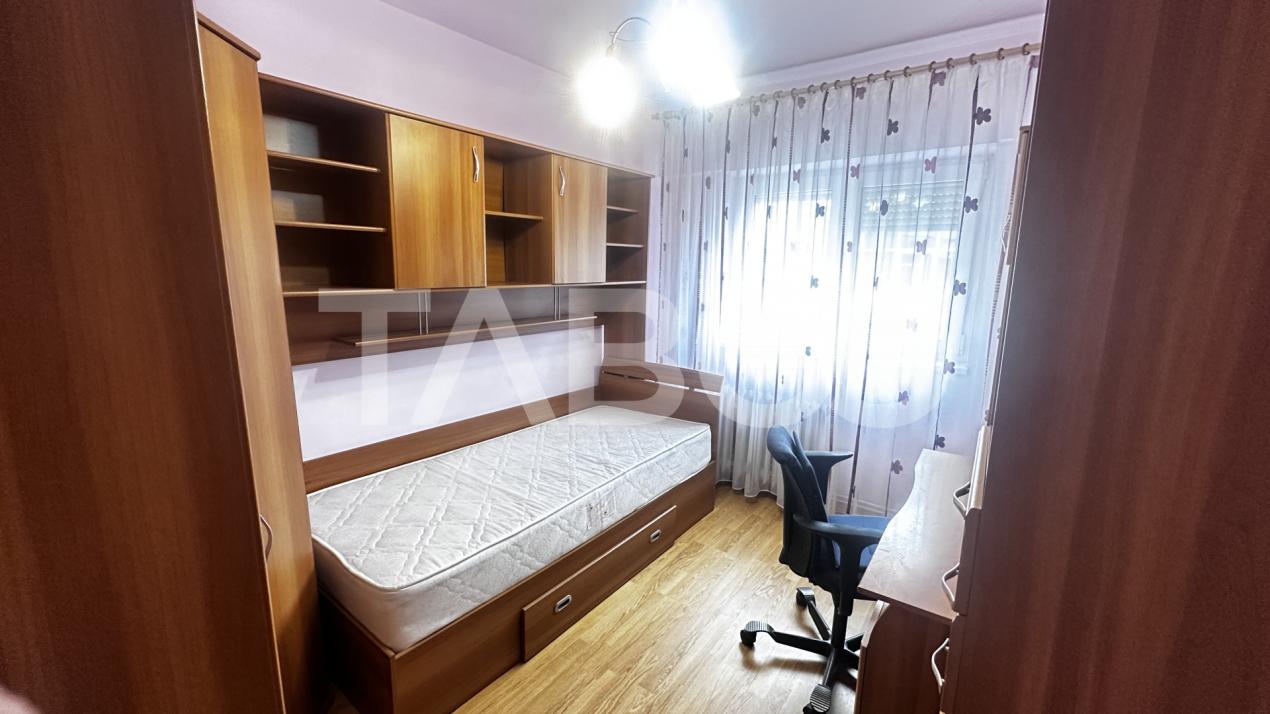 Apartament utilat 4 camere 98 mpu balcon inchis zona Vasile Aaron