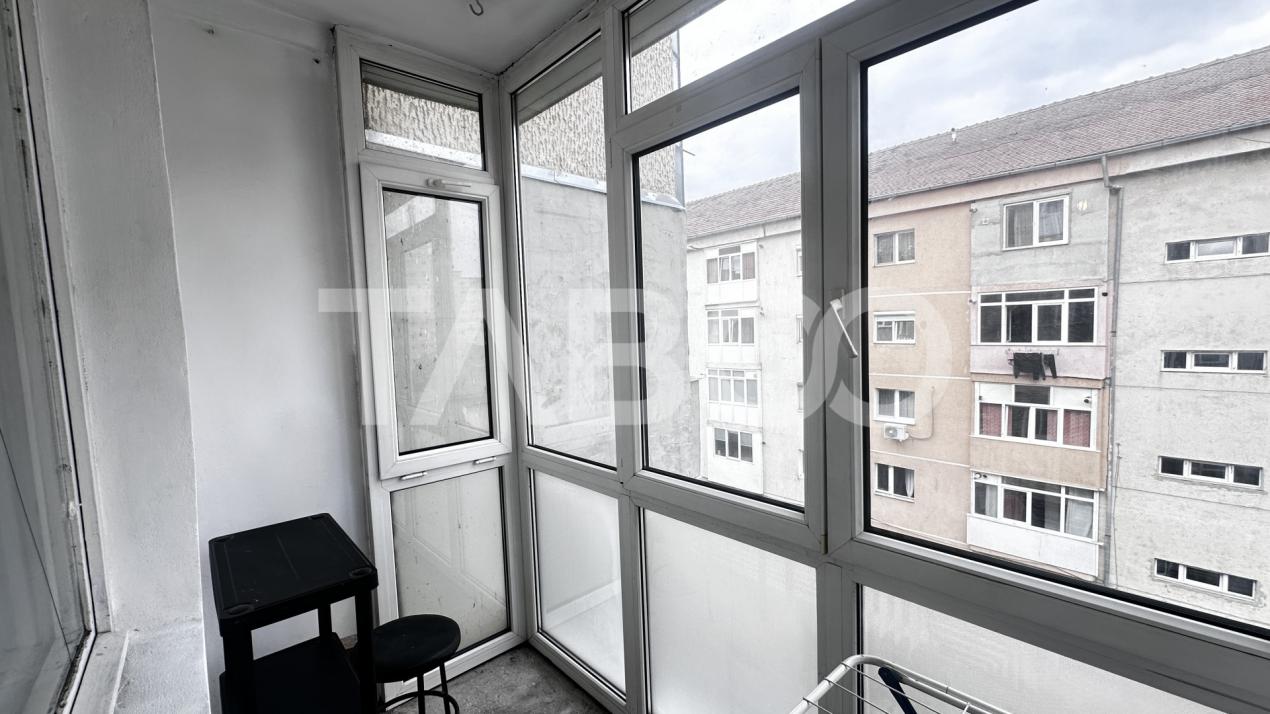 Apartament utilat 4 camere 98 mpu balcon inchis zona Vasile Aaron