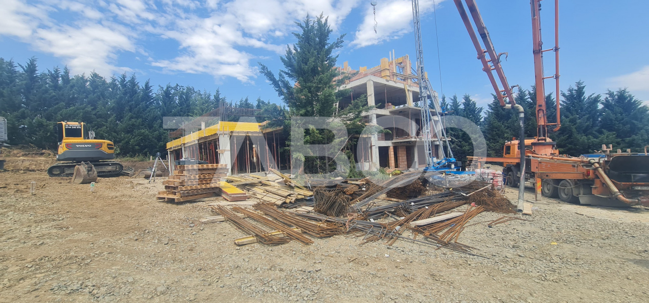 Apartamente cu curte langa padure priveliste spre munti si liniste